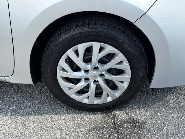 Certified 2019 Toyota Corolla LE FWD image 19