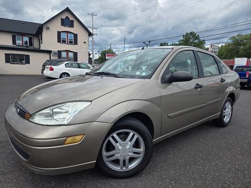Used 2003 Ford Focus SE FWD image 10