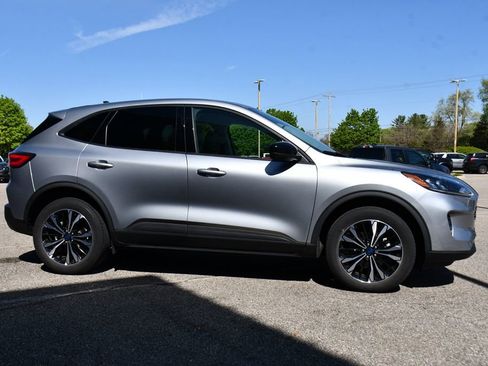Used 2022 Ford Escape SE w/ SE Sport Appearance Package AWD/4WD image 8