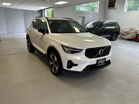 Certified 2023 Volvo XC40 B5 Ultimate w/ Climate Package AWD/4WD image 1
