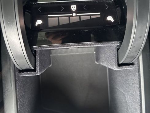 Used 2025 Volvo XC90 B5 Plus w/ Protection Package Premier image 29