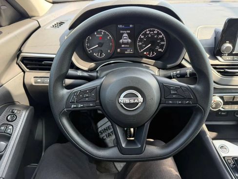 Used 2024 Nissan Altima 2.5 S FWD image 12
