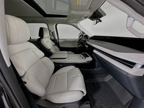 Used 2025 Lincoln Navigator Reserve image 30