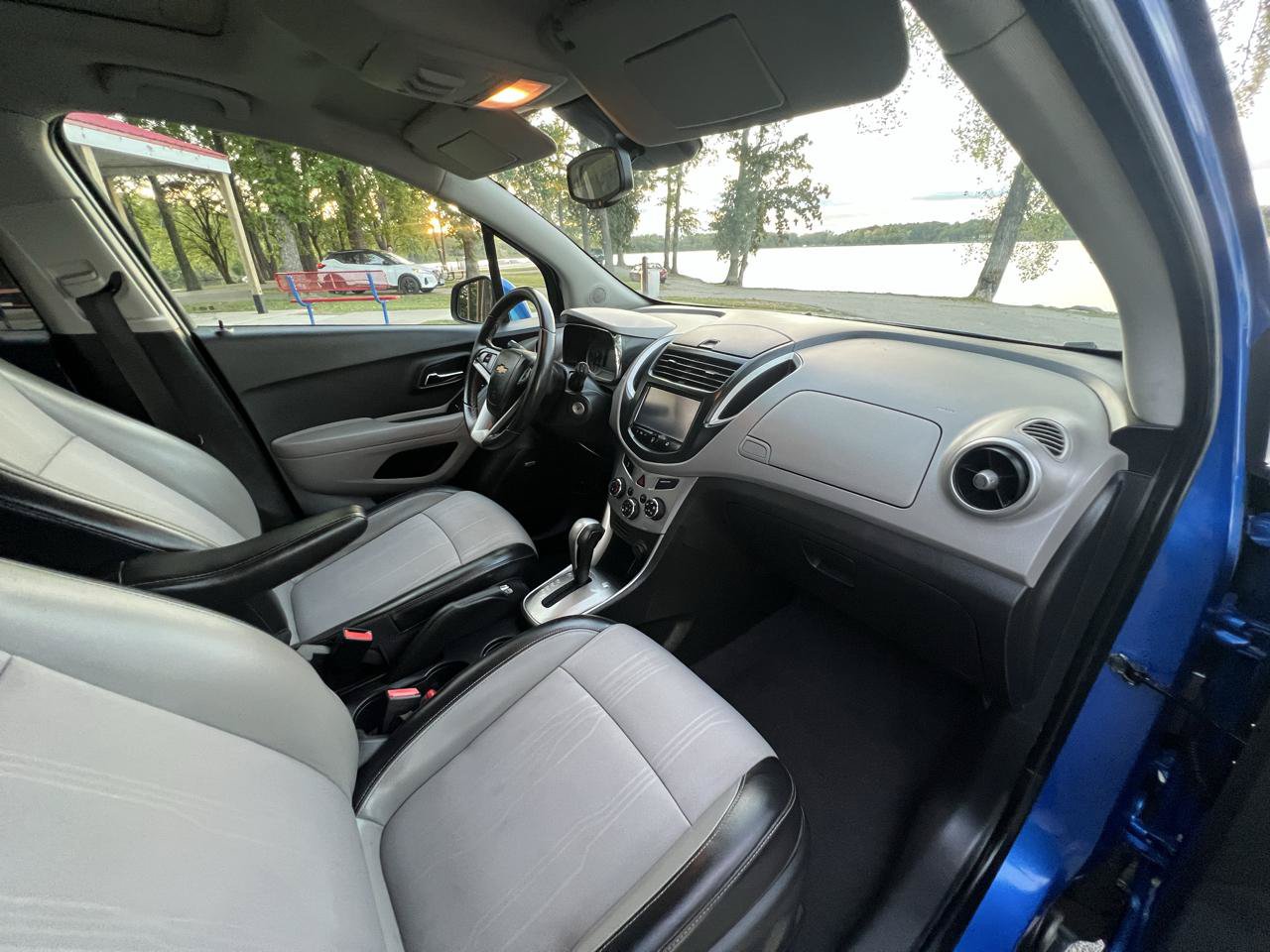 Used 2015 Chevrolet Trax LT w/ LT Sun and Sound Package FWD image 27