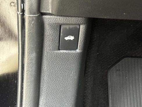 Certified 2023 Honda Accord EX image 21