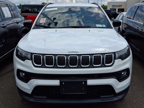 Used 2023 Jeep Compass Latitude AWD/4WD image 3