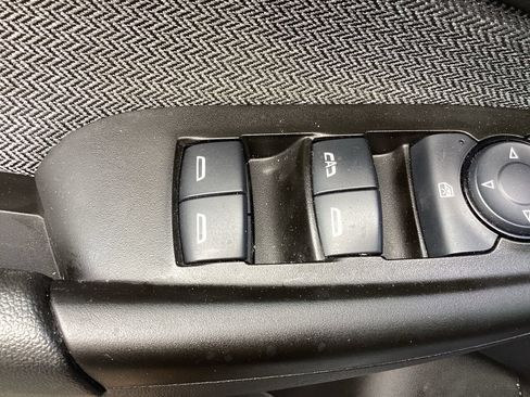 Used 2023 Chevrolet TrailBlazer LT AWD/4WD image 39