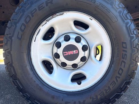 Used 2004 GMC Sierra 2500 W/T AWD/4WD image 16