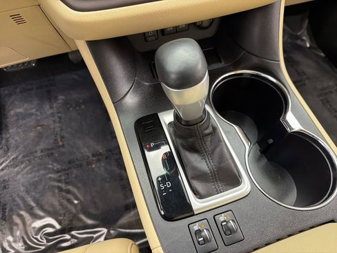 Used 2017 Toyota Highlander XLE image 15