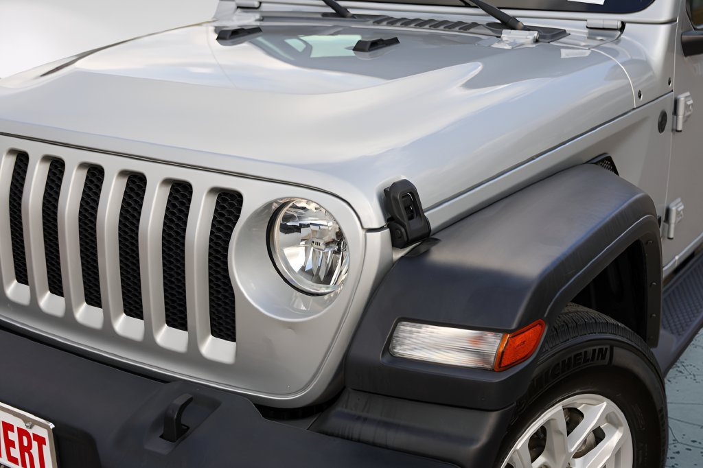 Used 2023 Jeep Wrangler Sport AWD/4WD image 2