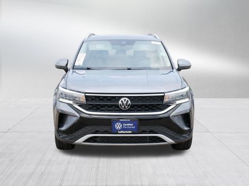 Used 2023 Volkswagen Taos SE w/ Panoramic Sunroof Package AWD/4WD image 2