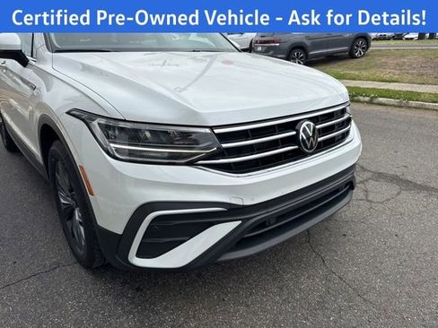 Certified 2023 Volkswagen Tiguan SE w/ Panoramic Sunroof Package AWD/4WD image 18