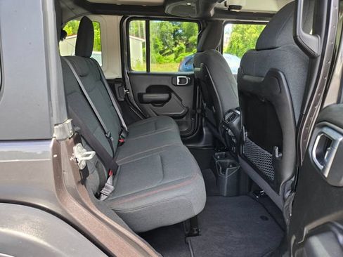 Used 2025 Jeep Wrangler Unlimited Rubicon AWD/4WD image 16
