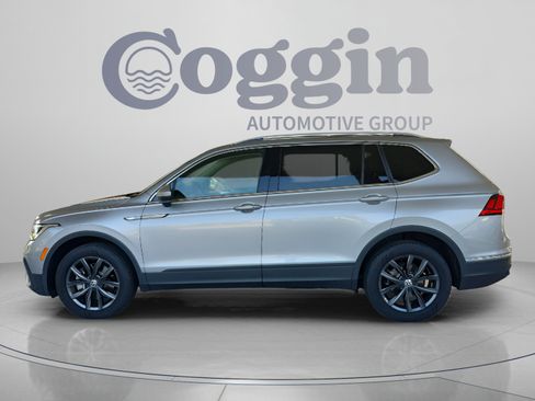 Used 2023 Volkswagen Tiguan SE FWD image 2