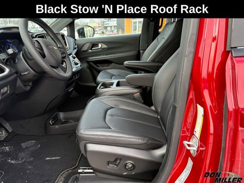 New 2026 Chrysler Pacifica Select image 10