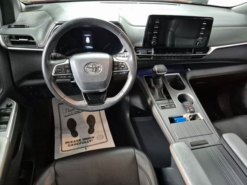 Used 2021 Toyota Sienna XSE image 10