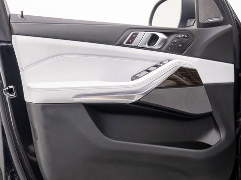 Used 2024 BMW X7 xDrive40i image 13