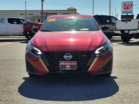 Used 2024 Nissan Altima 2.5 SR w/ SR Premium Package AWD/4WD image 3