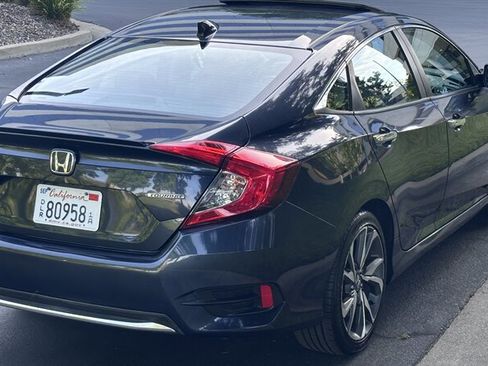 Used 2019 Honda Civic Touring image 9
