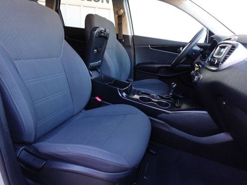 Used 2016 Kia Sorento L FWD image 11