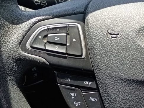 Used 2018 Ford Focus SE FWD image 25