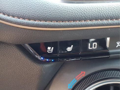 Used 2022 Chevrolet Blazer Premier w/ Enhanced Convenience Package FWD image 9