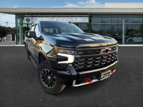 Used 2022 Chevrolet Silverado 1500 ZR2 w/ Technology Package image 2