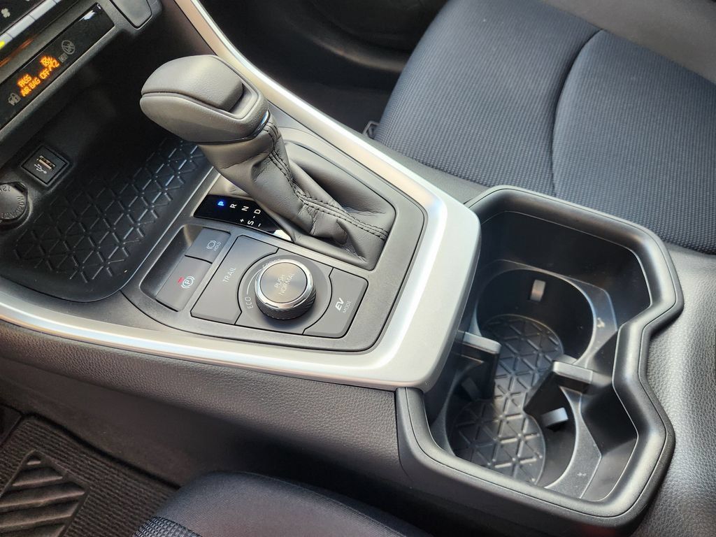 Used 2025 Toyota RAV4 LE AWD/4WD image 19