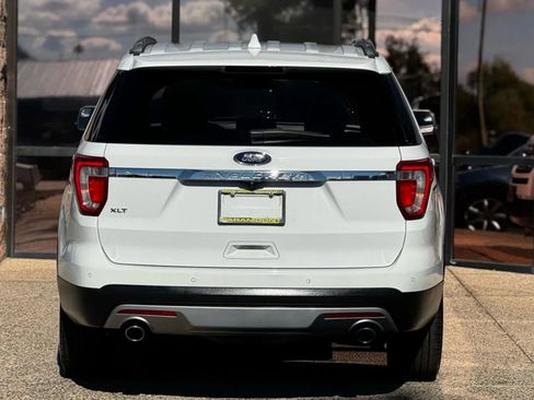 Used 2017 Ford Explorer XLT w/ Equipment Group 201A image 10