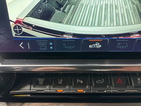 Used 2025 GMC Sierra 2500 SLT w/ SLT Premium Package image 25