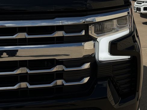 Used 2024 Chevrolet Silverado 1500 LTZ w/ Technology Package AWD/4WD image 11