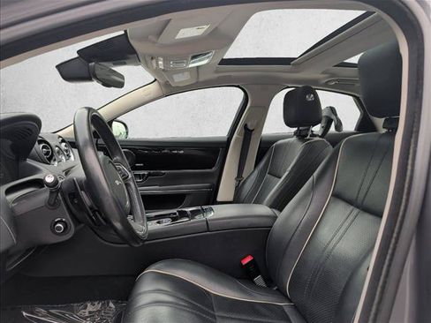 Used 2019 Jaguar XJ R-Sport RWD image 14