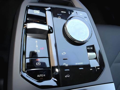 Used 2025 BMW iX M60 image 28