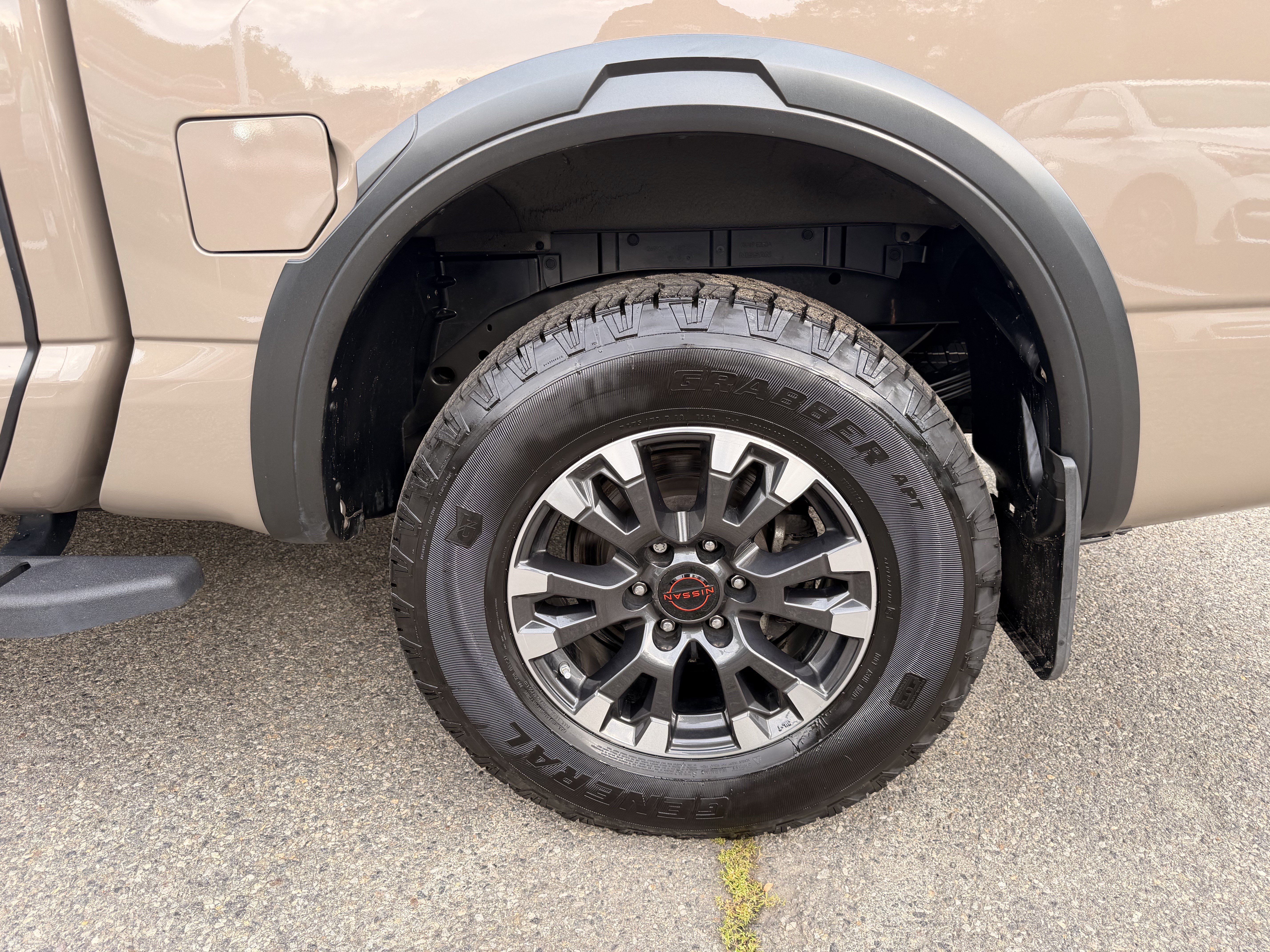 Used 2023 Nissan Titan PRO-4X w/ Pro-4x Convenience Package AWD/4WD image 9