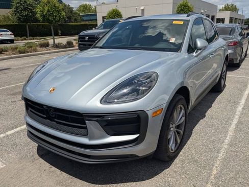 Used 2024 Porsche Macan AWD/4WD image 2