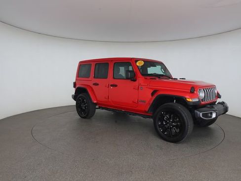 Used 2025 Jeep Wrangler Unlimited Sahara w/ Safety Group AWD/4WD image 30