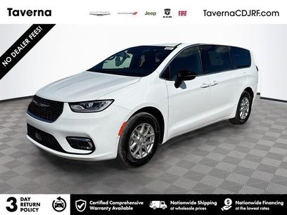 Used 2026 Chrysler Pacifica Select