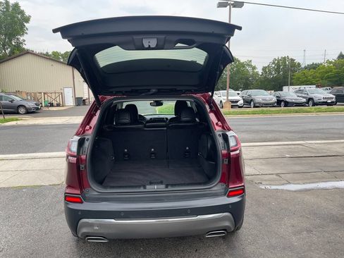 Used 2020 Jeep Cherokee Limited w/ Technology Group AWD/4WD image 19