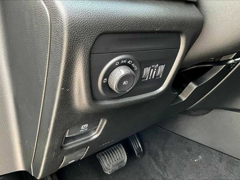 New 2025 Jeep Grand Cherokee Limited w/ Black Appearance Package image 18