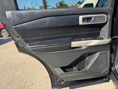 Used 2022 Ford Explorer XLT image 42