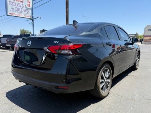 Used 2021 Nissan Versa SV FWD image 3