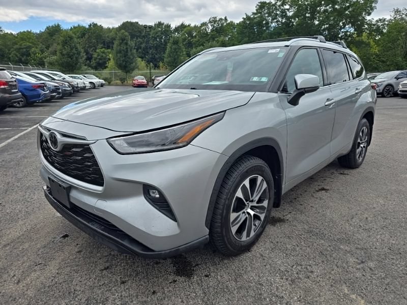 Used 2021 Toyota Highlander XLE AWD/4WD image 8