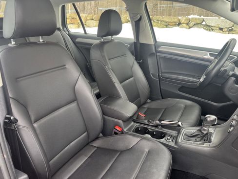 Used 2017 Volkswagen Golf Wolfsburg Edition image 36