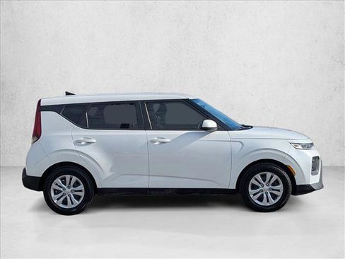 Used 2021 Kia Soul LX image 3
