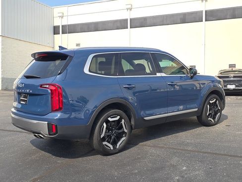 Certified 2025 Kia Telluride S FWD image 3