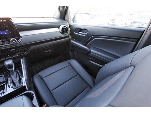 Used 2024 Chevrolet Colorado LT w/ LT Convenience Package III RWD image 12
