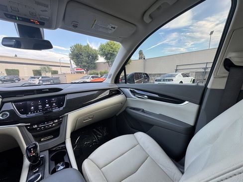 Used 2020 Cadillac XT6 Premium Luxury AWD/4WD image 36