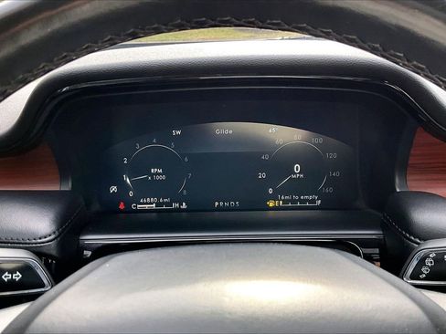 Used 2022 Lincoln Nautilus Reserve image 10