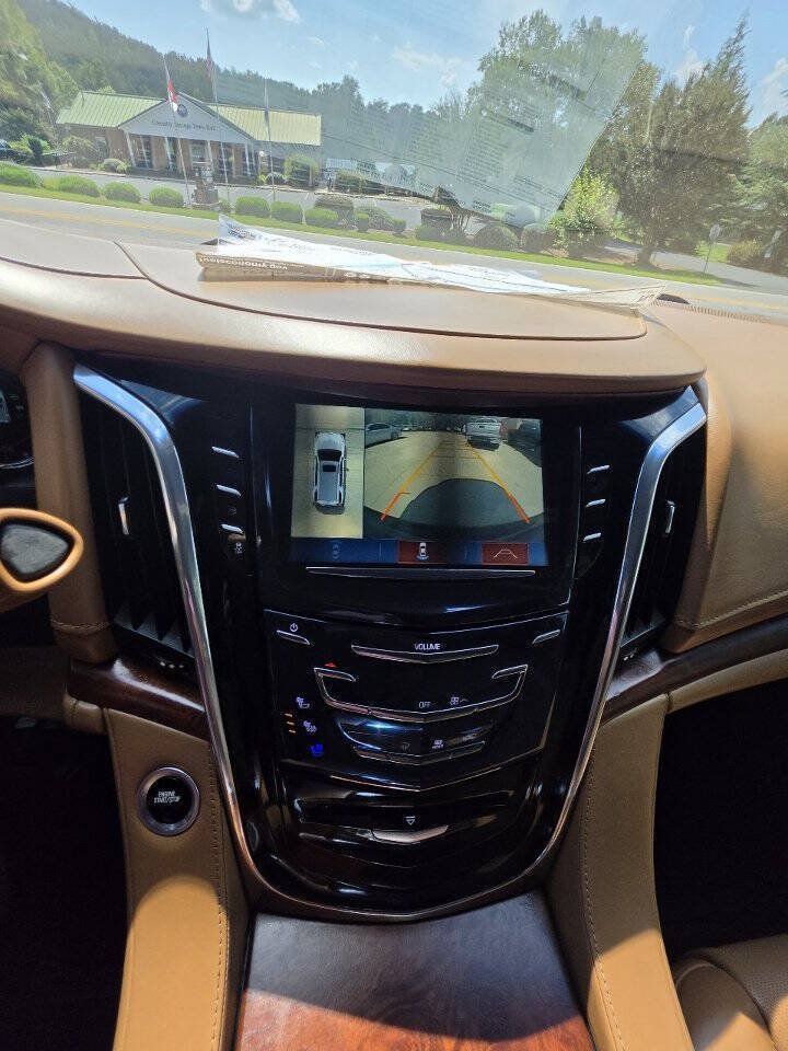 Used 2017 Cadillac Escalade ESV Platinum AWD/4WD image 24