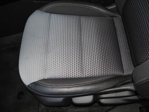 Certified 2025 Chevrolet Trax LT w/ LT Convenience Package image 23